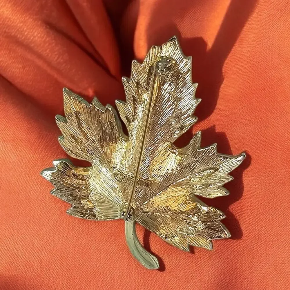 Sarah Coventry Maple Leaf Brooch Nature's Choice Two Tone - Woodland Classic